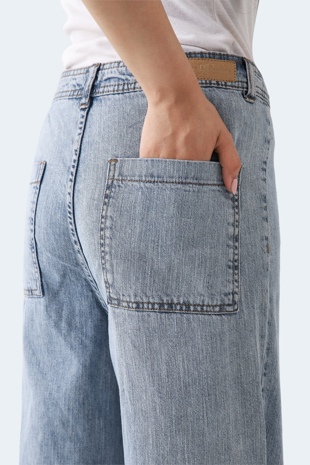 Wide Leg Straight Jeans